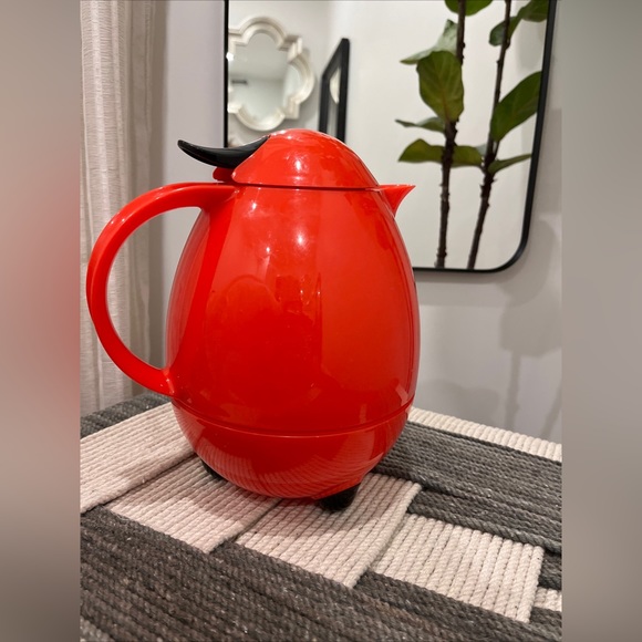 Leifheit Red Plastic Carafe Pitcher Modern Future Bubble Carafe Cherry Vintage - Picture 2 of 5